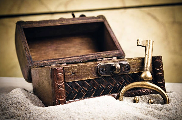 They Called My Inheritance "Trash"—Until I Opened the Box